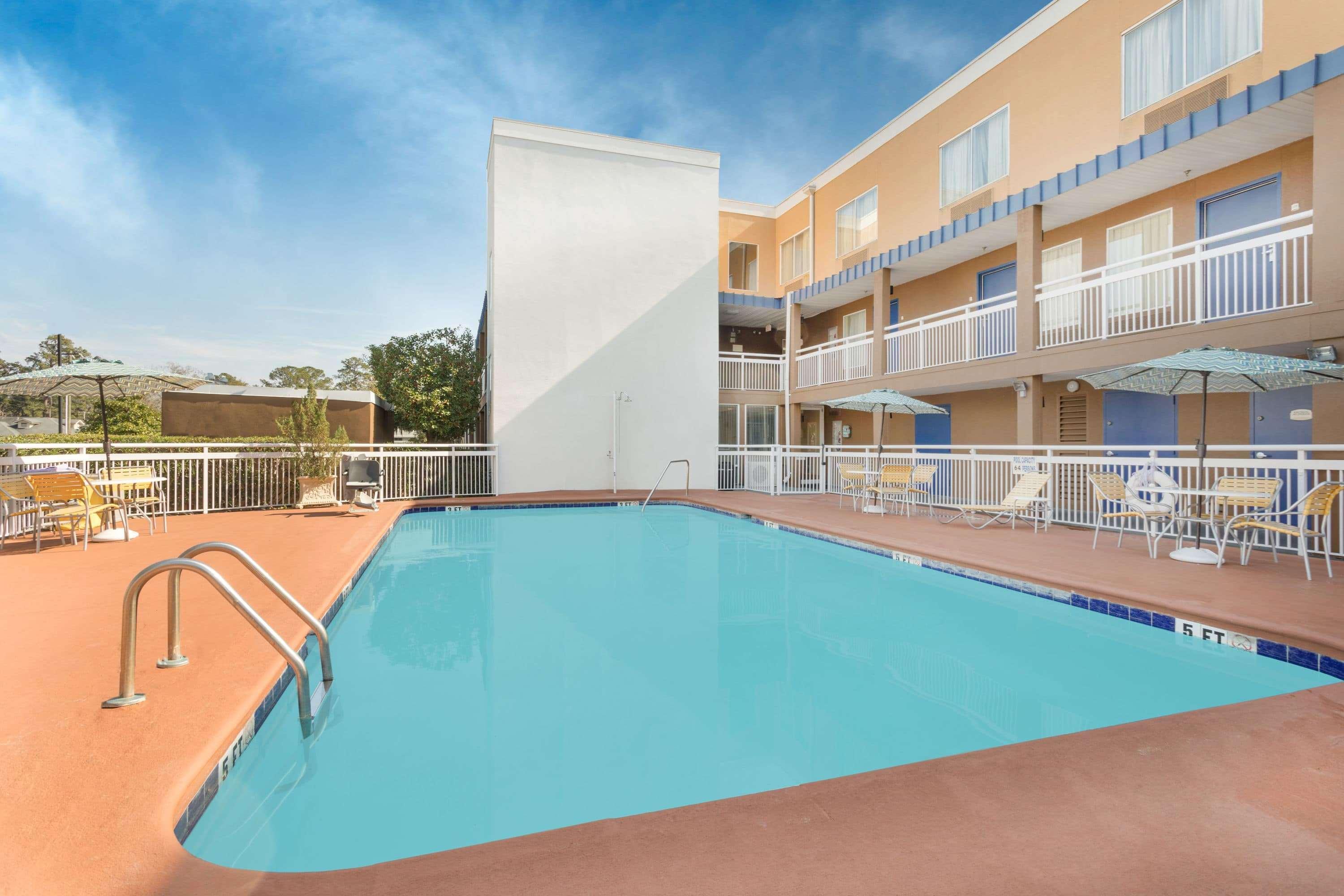 Baymont By Wyndham Savannah Midtown Exteriör bild